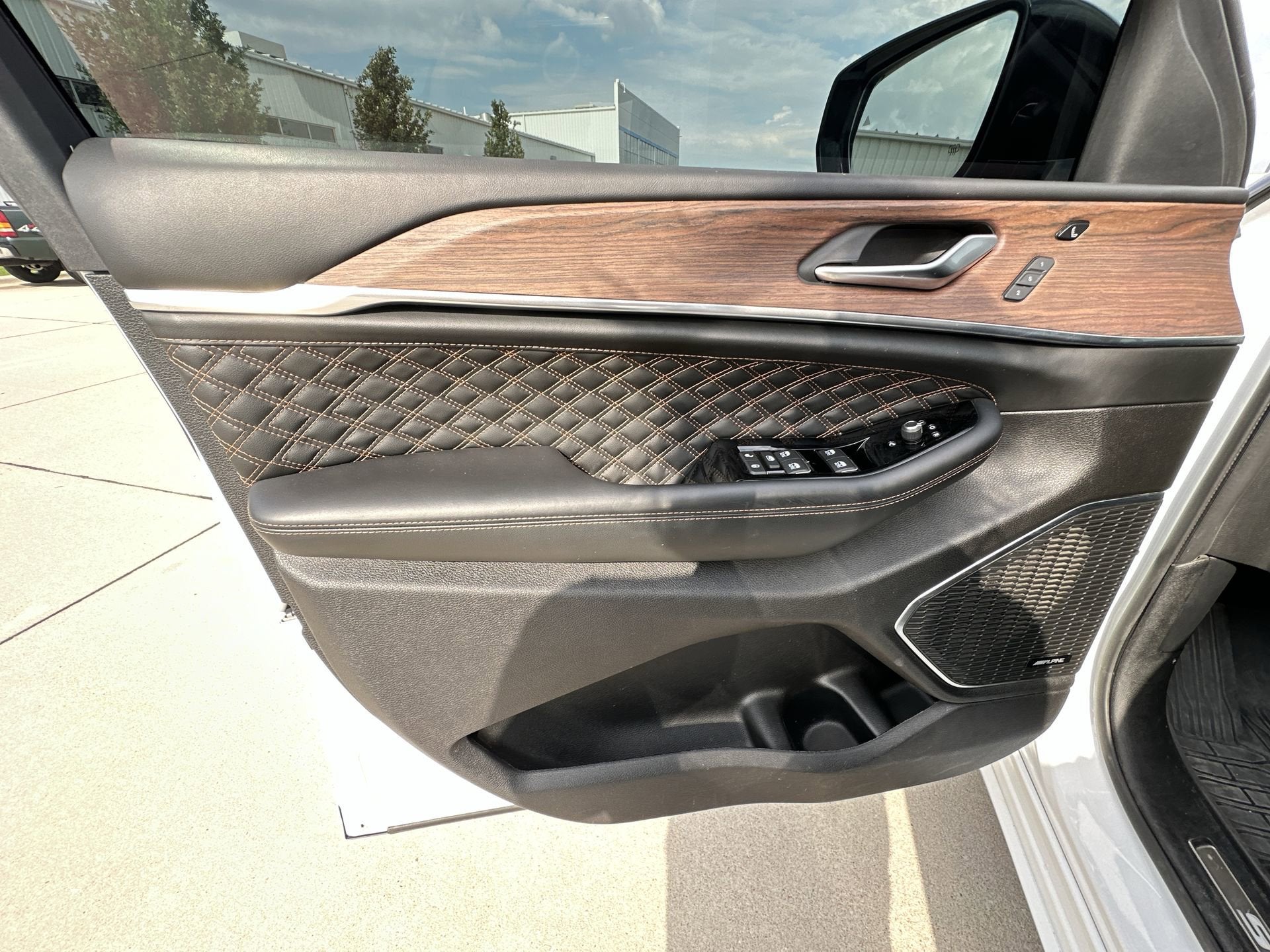 2023 Jeep Grand Cherokee Summit