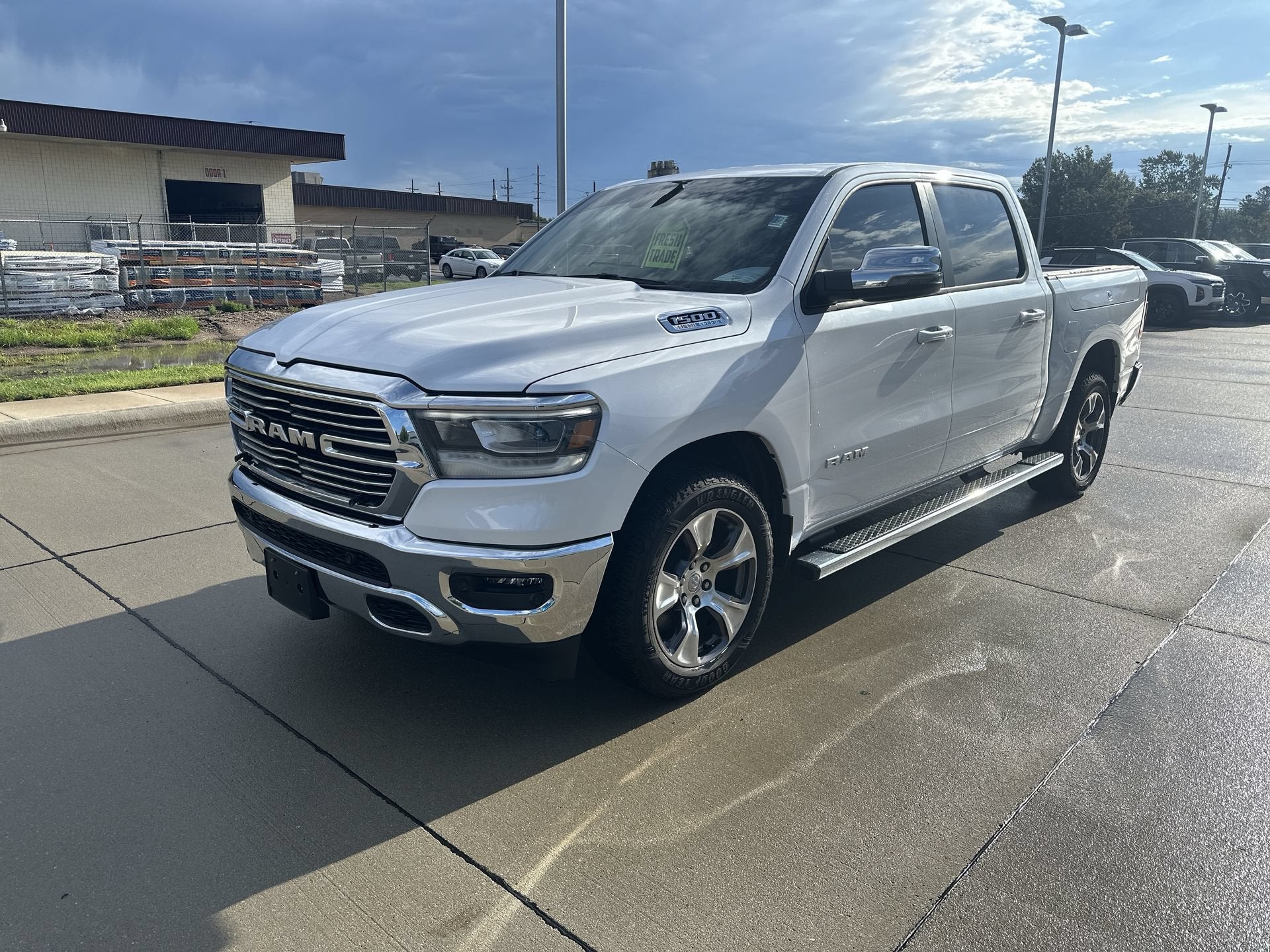 2023 RAM 1500 Laramie Crew Cab 4x4 5'7" Box