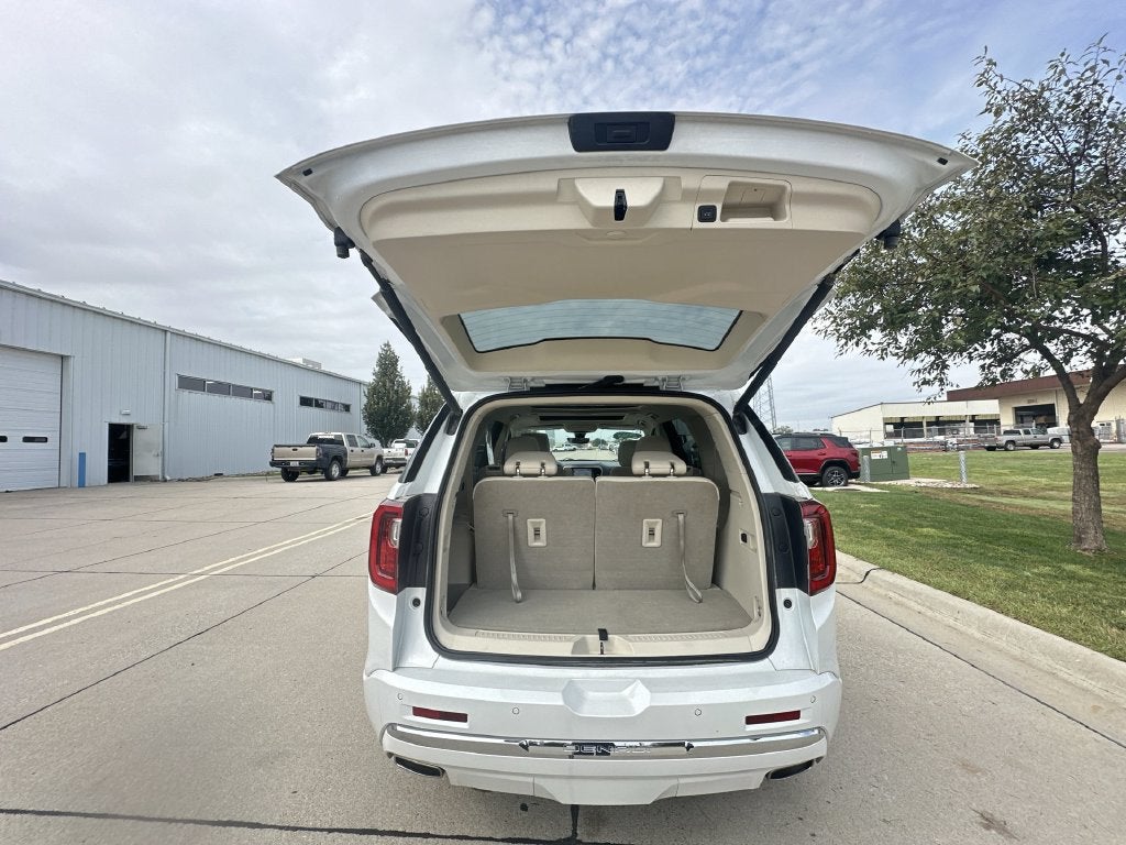 2023 GMC Acadia Denali