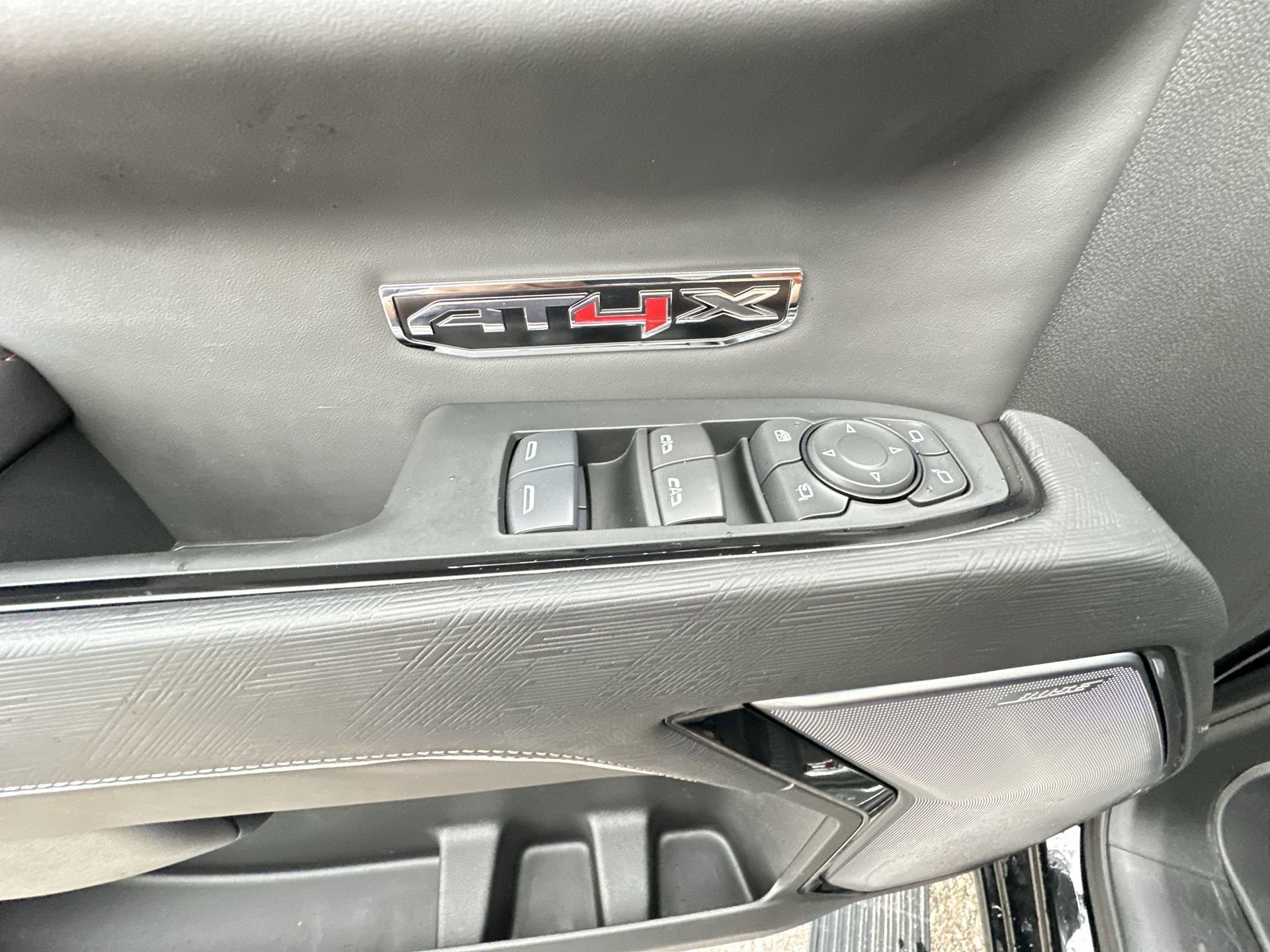 2025 GMC Sierra 1500 AT4X